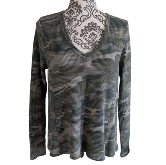 t.la Anthropologie Vicky Thermal Waffle Top Camoflauge Green V Neck Women's S - Picture 2 of 13